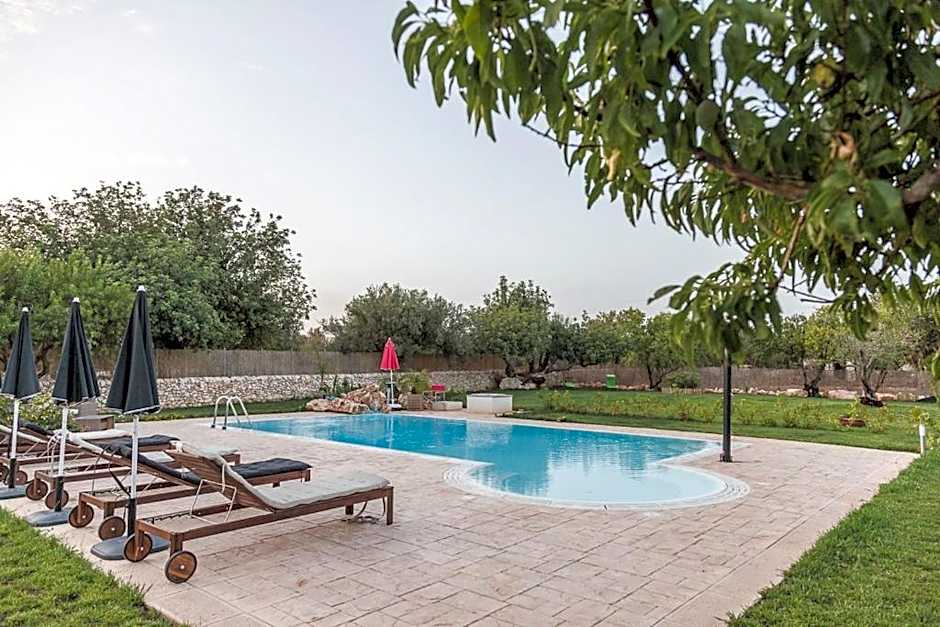 Abbraccio del Carrubo