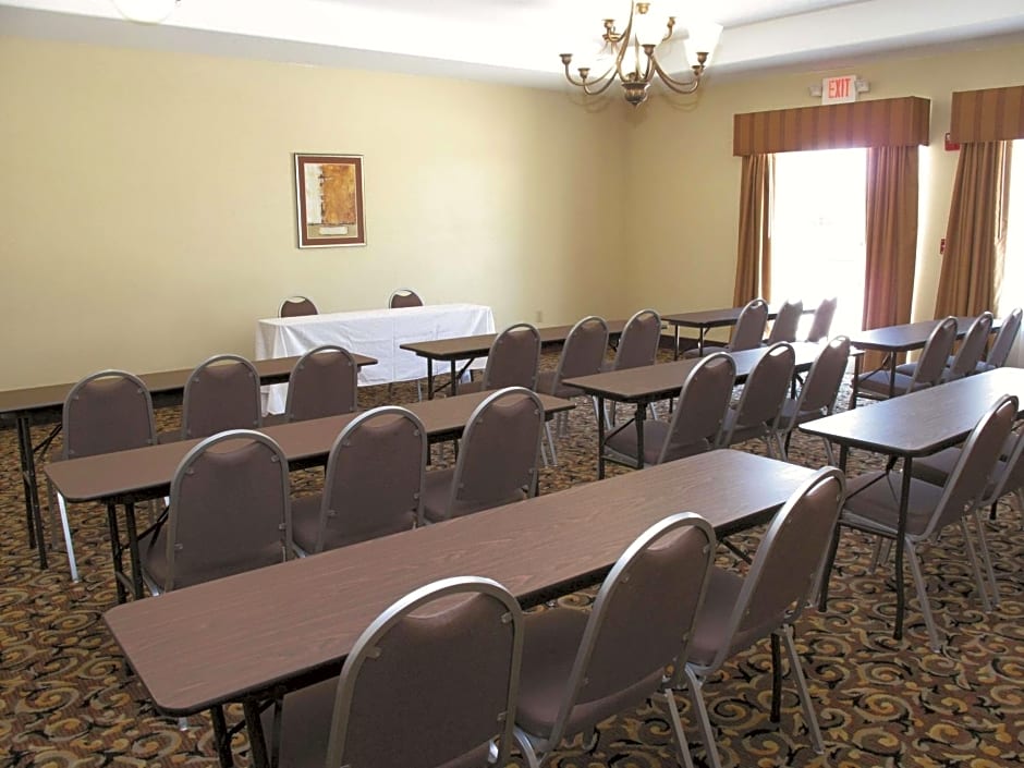 La Quinta Inn & Suites by Wyndham Orange