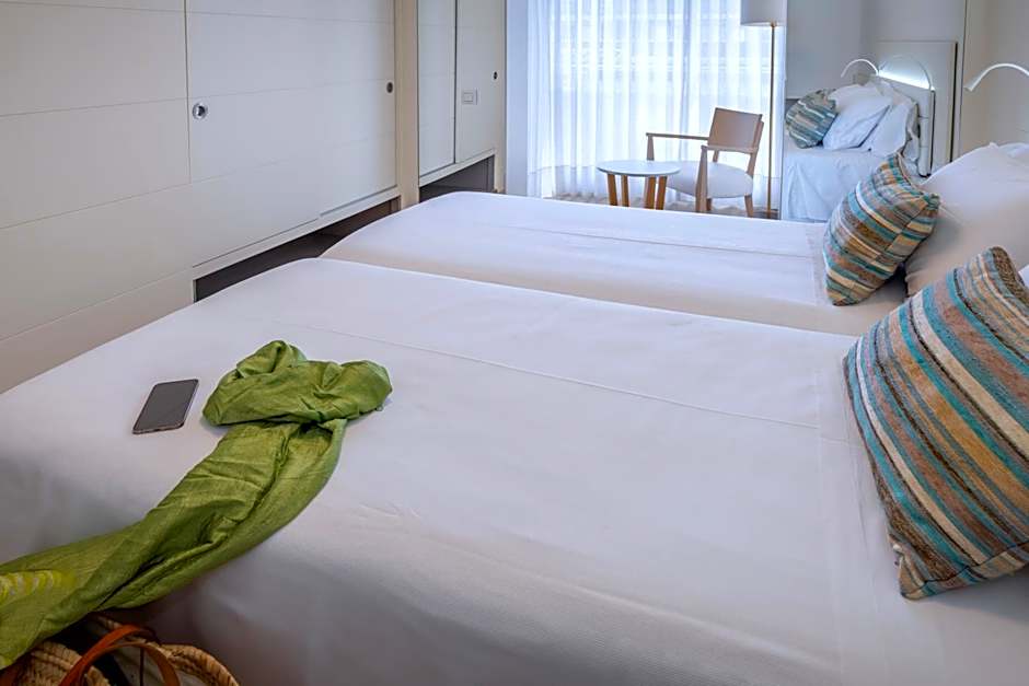 Monica Hotel