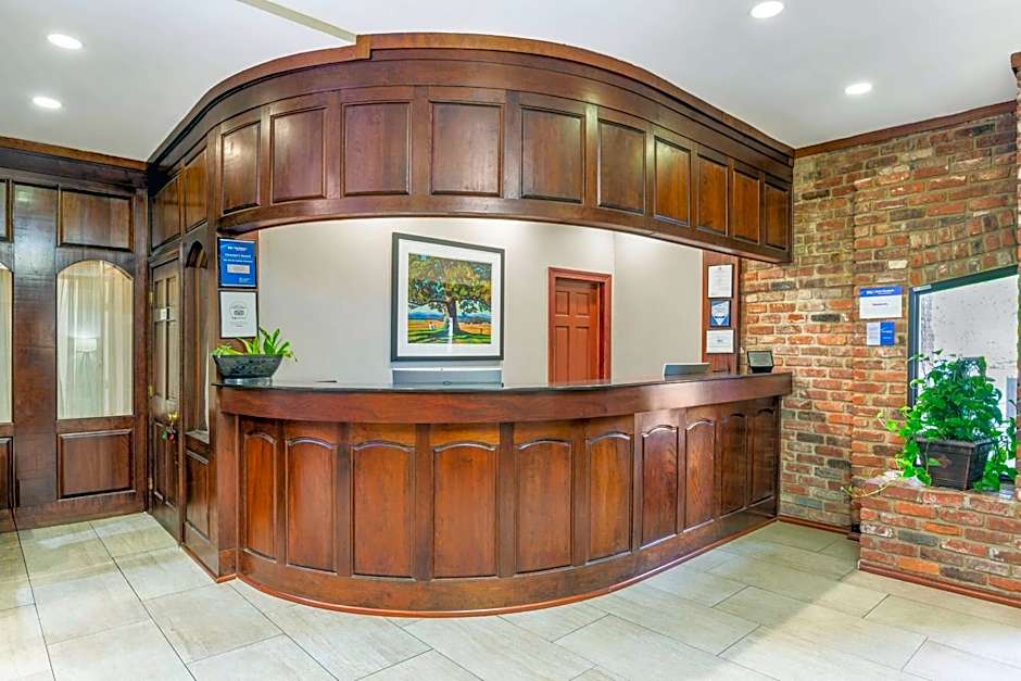 Best Western Plus Governor's Inn