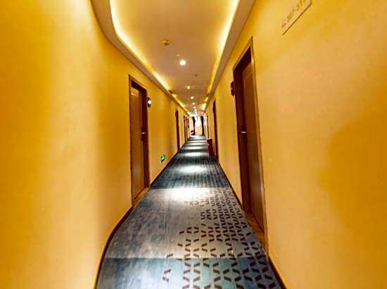Huatian Inn (Guangzhou Chenjiaci Metro Station)