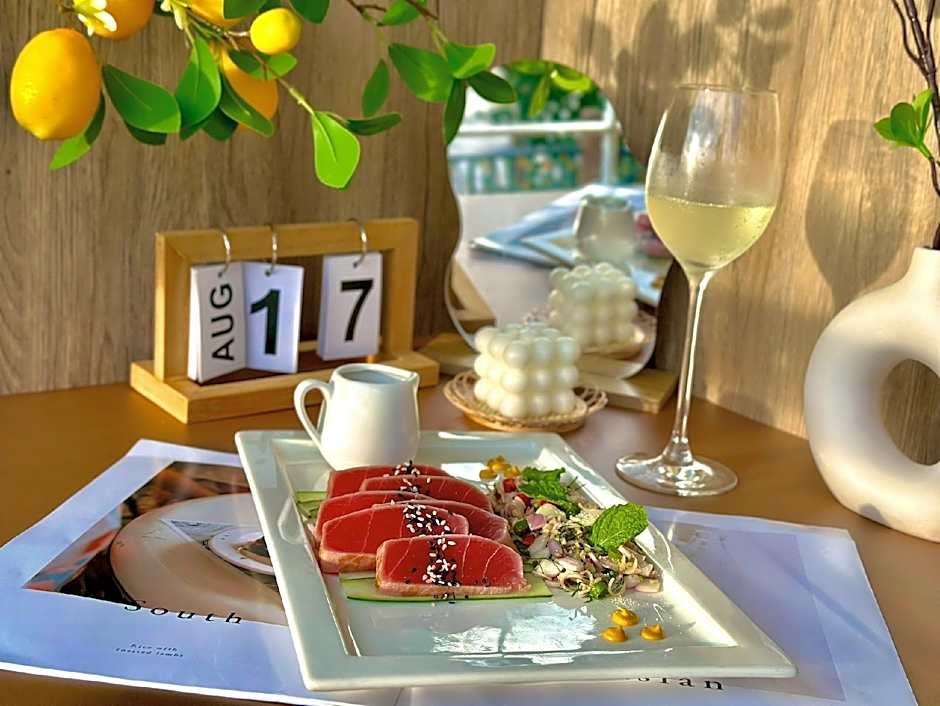 Dragon River Avenue Hotel