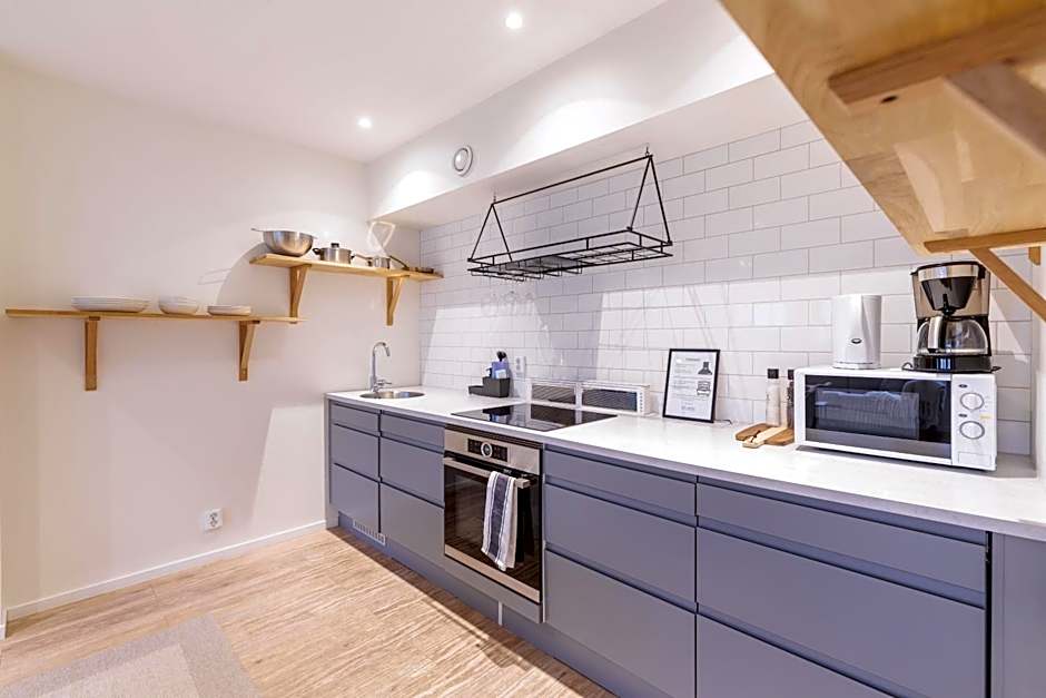 Easy Livin' Apartment Hotel