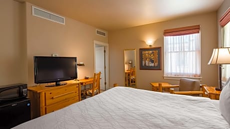 suite-1 king bed, non-smoking, wi-fi, soaker tub, sofabed, fireplace, second floor, full breakfast