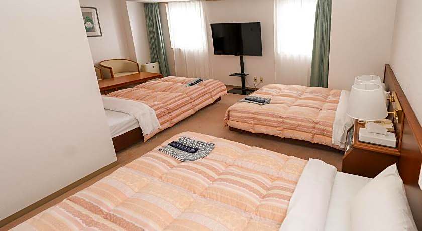Tendo Central Hotel