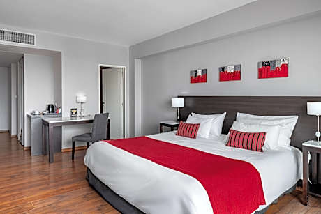 1 King or 2 Twin Beds, City View, Non-Smoking
