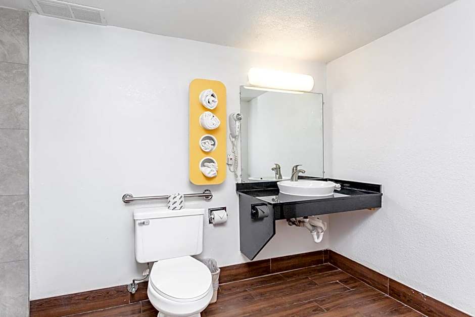 Relax Inn by OYO Columbus OH I 70