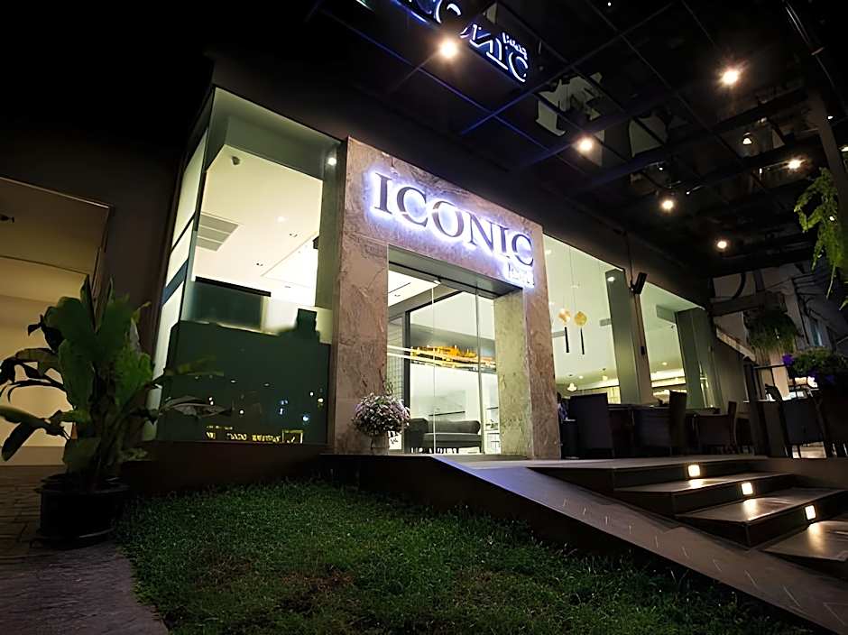 Iconic Hotel