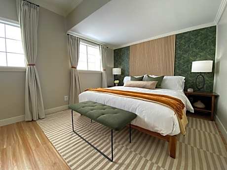 Deluxe King Suite