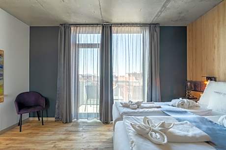 Luxury Penthouse Suite With Outdoor Jacuzzi
