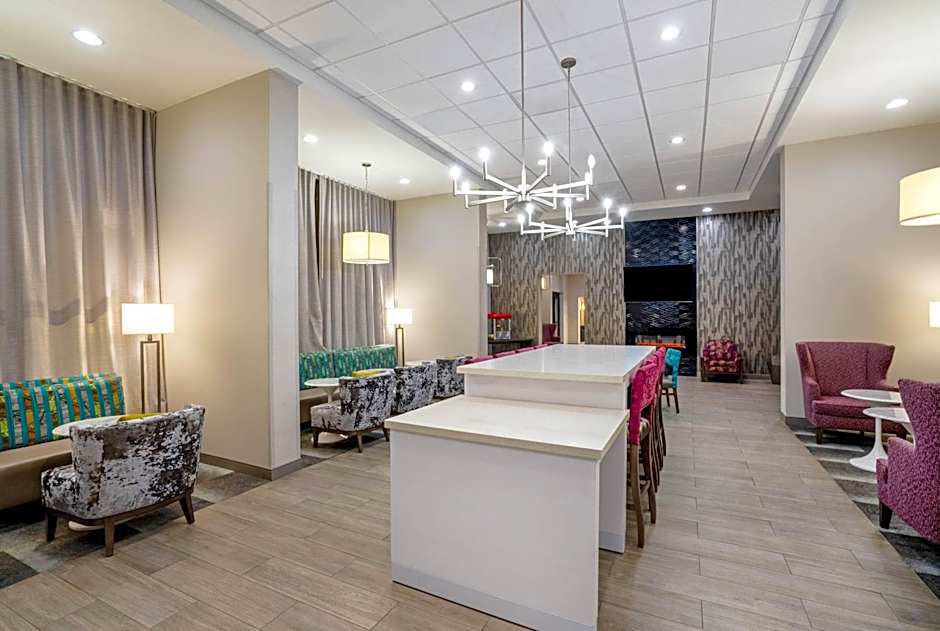 La Quinta Inn & Suites by Wyndham Columbus
