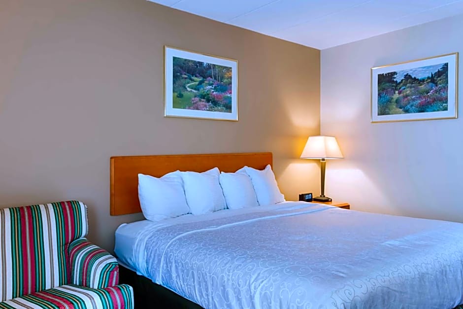 All Seasons Inn & Suites