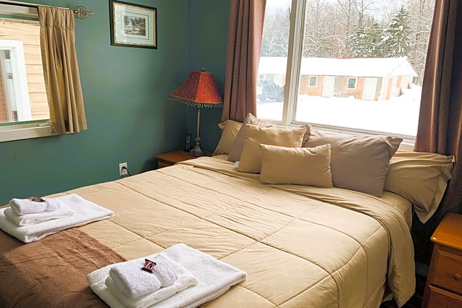 Love Hotels St John River by OYO at Fort Kent ME