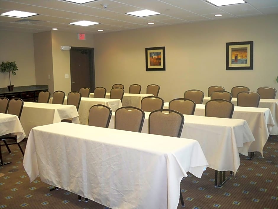 Holiday Inn Express & Suites - Omaha I - 80, an IHG Hotel