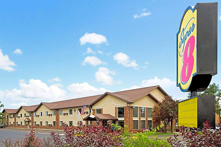 Super 8 by Wyndham Longmont/Twin Peaks