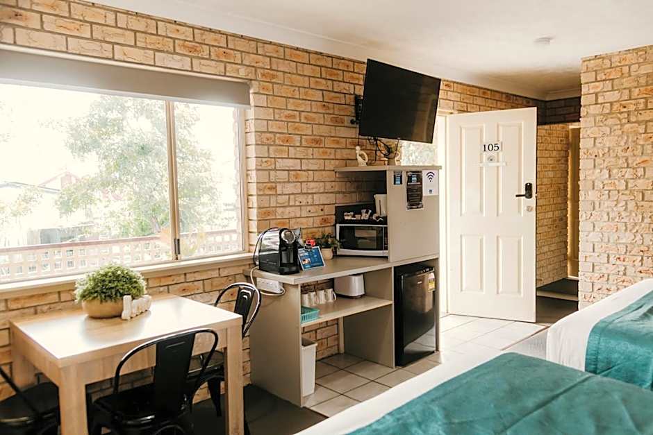 Kennedy Drive Boutique Motel & Nursery- Close To City Centre & Airport