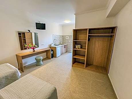 Top Floor One Bedroom Apartment Sreet View