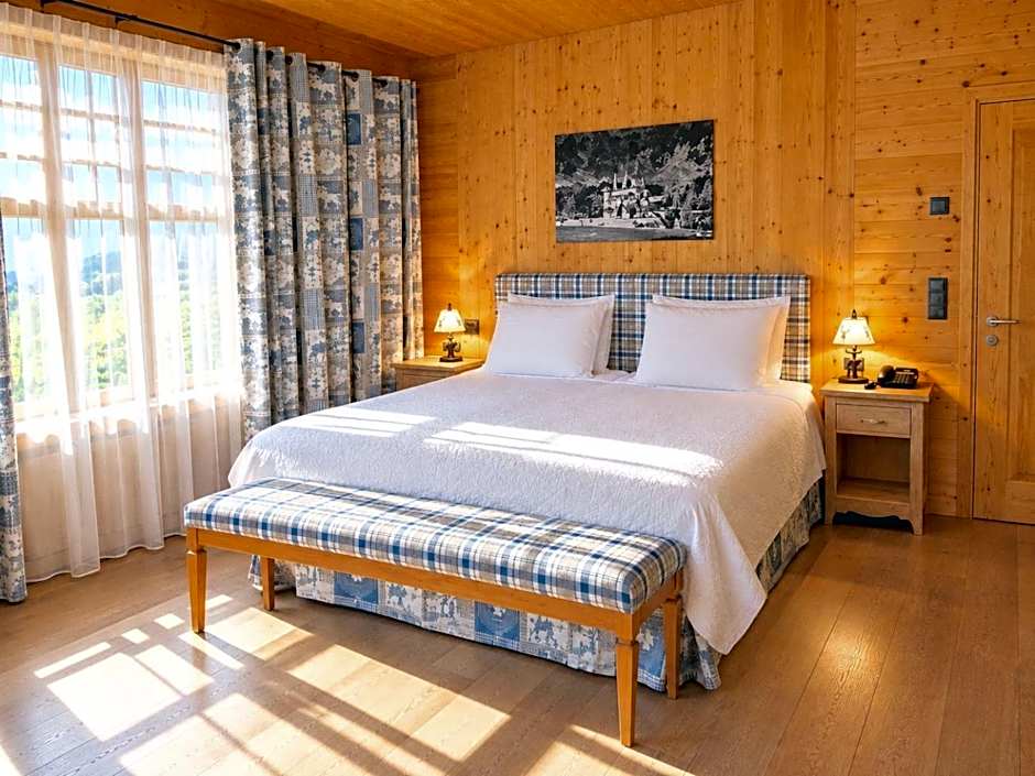 Hotel Between