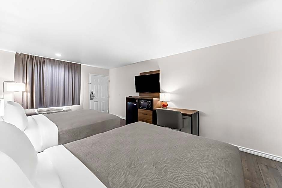 Quality Inn & Suites Port Lavaca near Lighthouse Beach