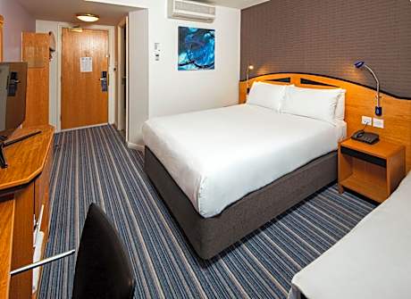 1 Double Standard Single Sofa Bed Free Hot Breakfast