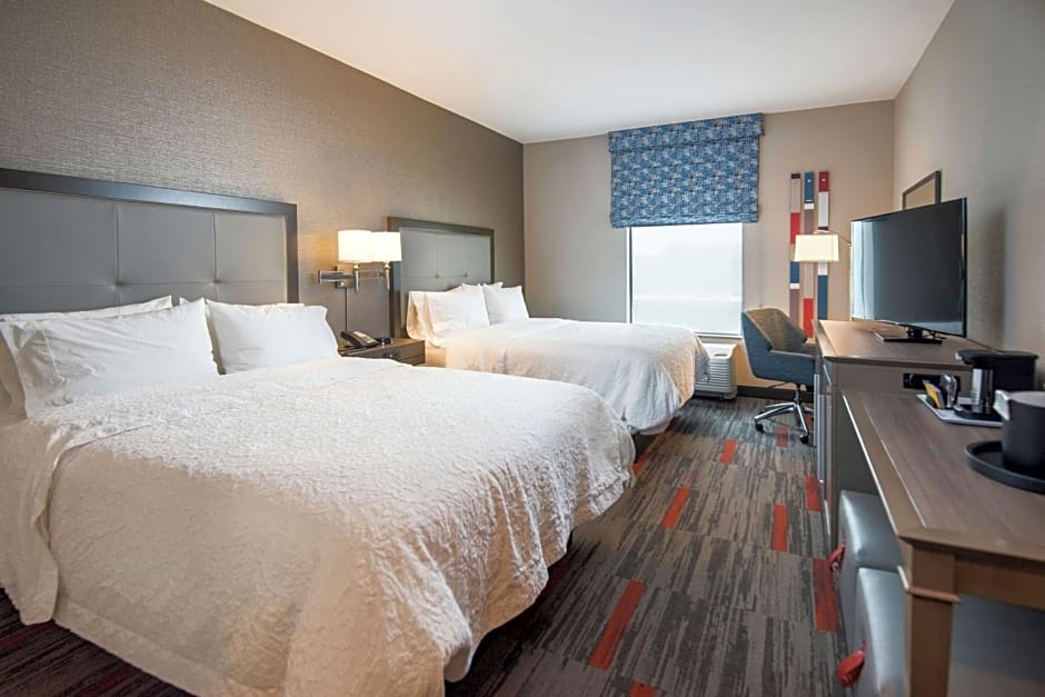 Hampton Inn By Hilton and Suites at Wisconsin Dells Lake Delton WI