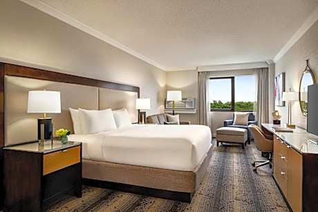 King Room - Mobility Access/Roll in Shower - Non-Smoking
