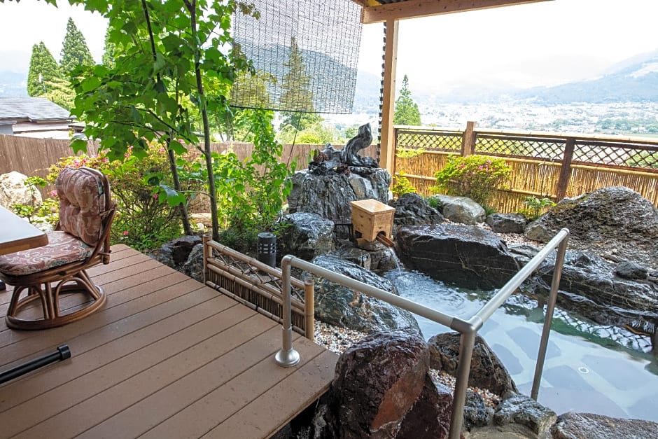 Yufuin Sanso Waremokou Hotel