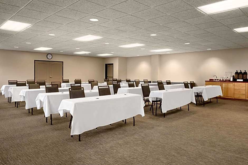 Country Inn & Suites by Radisson, Duluth North near Airport