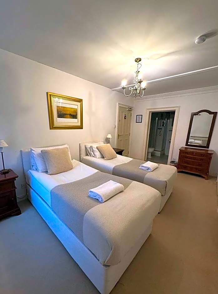 East Pallant Bed and Breakfast, Located in Large Georgian Townhouse in Central Chichester