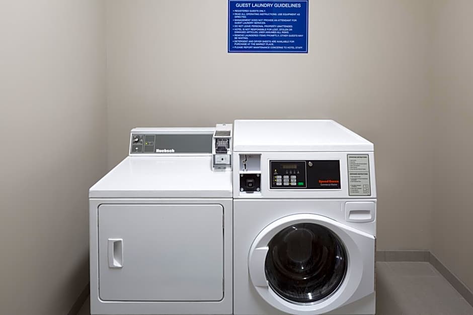 Days Inn & Suites by Wyndham Houston NW Cypress