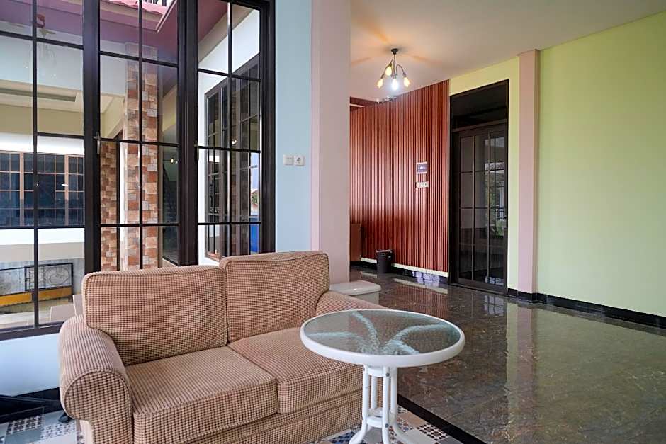 Urbanview Grand Lotus Hotel by RedDoorz