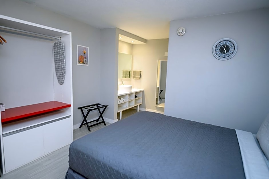 Hotel Room Near Disney 4 People