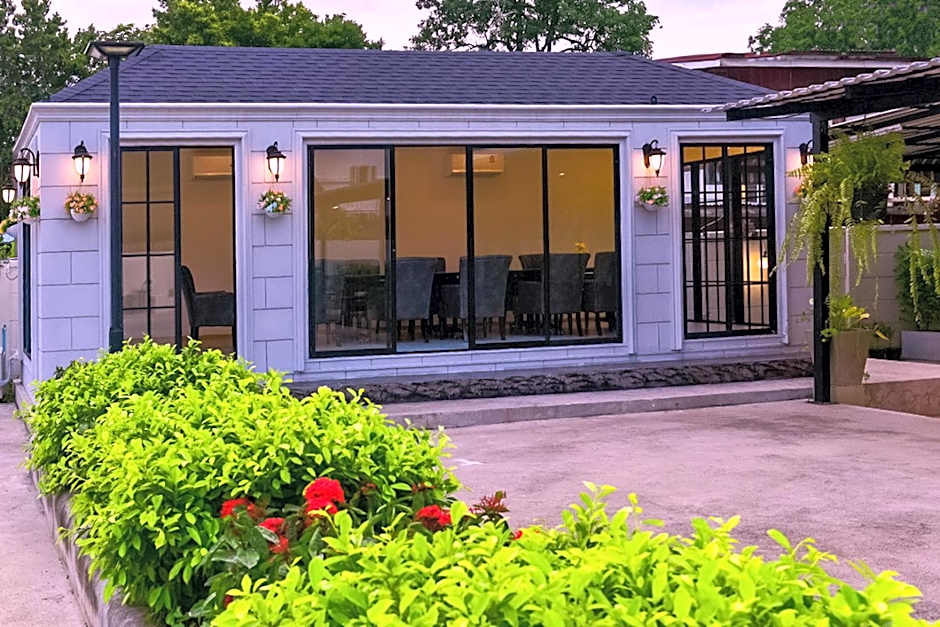 NORN Canalside Bangkok Hotel โรงแรมนอนริมคลอง