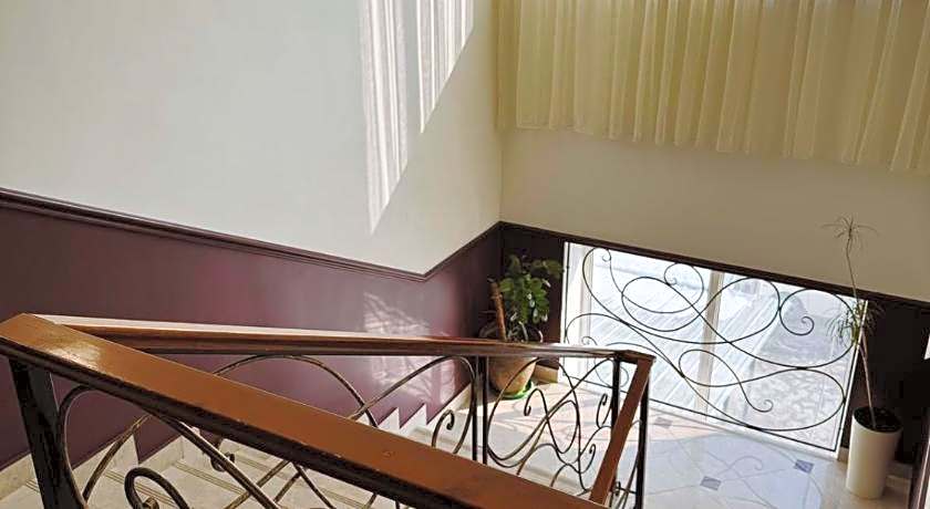 Mildom Hotel