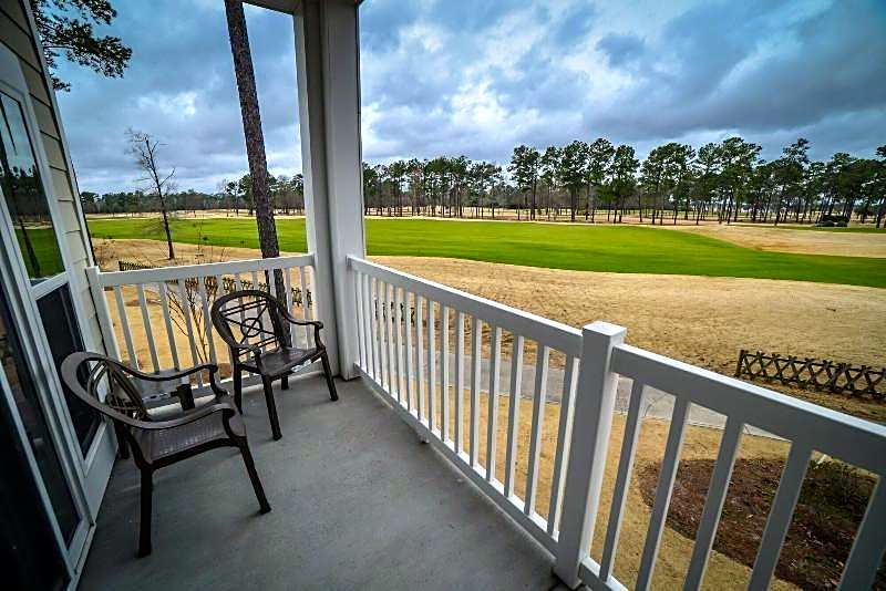 River Oaks Golf Resort