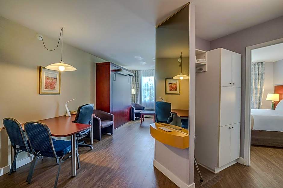 Quality Suites Ste Anne De Beaupre