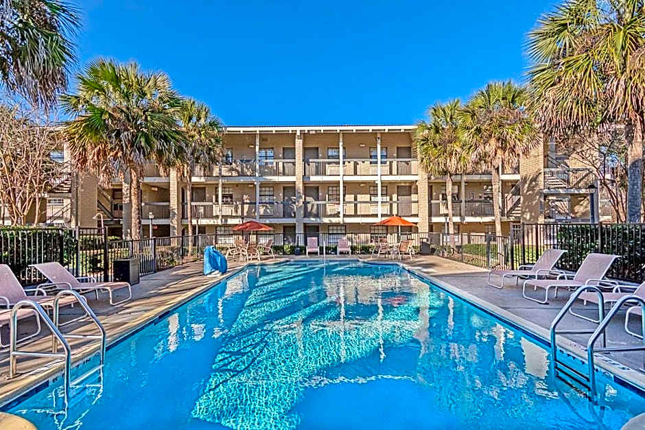 Casa Bella Inn & Suites