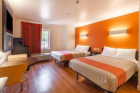2 Full Beds | Non-Smoking, Micfridge