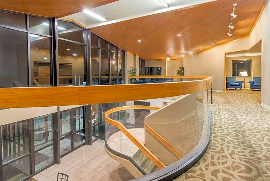 Ramada by Wyndham Columbus Polaris