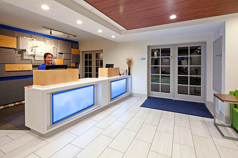 Holiday Inn Express Hotel & Suites San Diego-Escondido By IHG