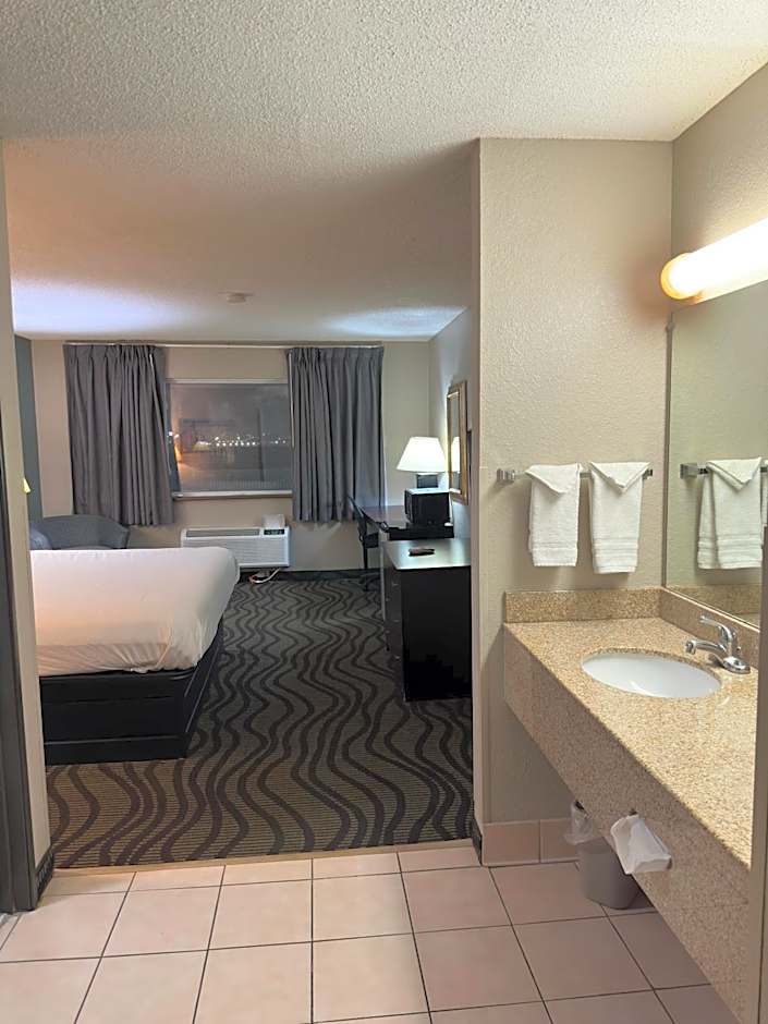 Baymont Inn & Suites by Wyndham Lincoln NE