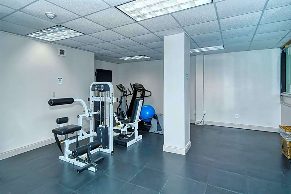 All-New, Private, Huge TV, Heated Pool, Tiki Bar