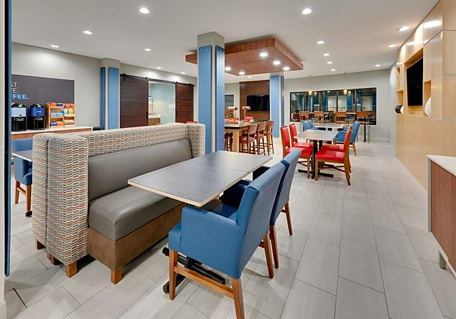 Holiday Inn Express & Suites San Antonio NW Near Seaworld by IHG