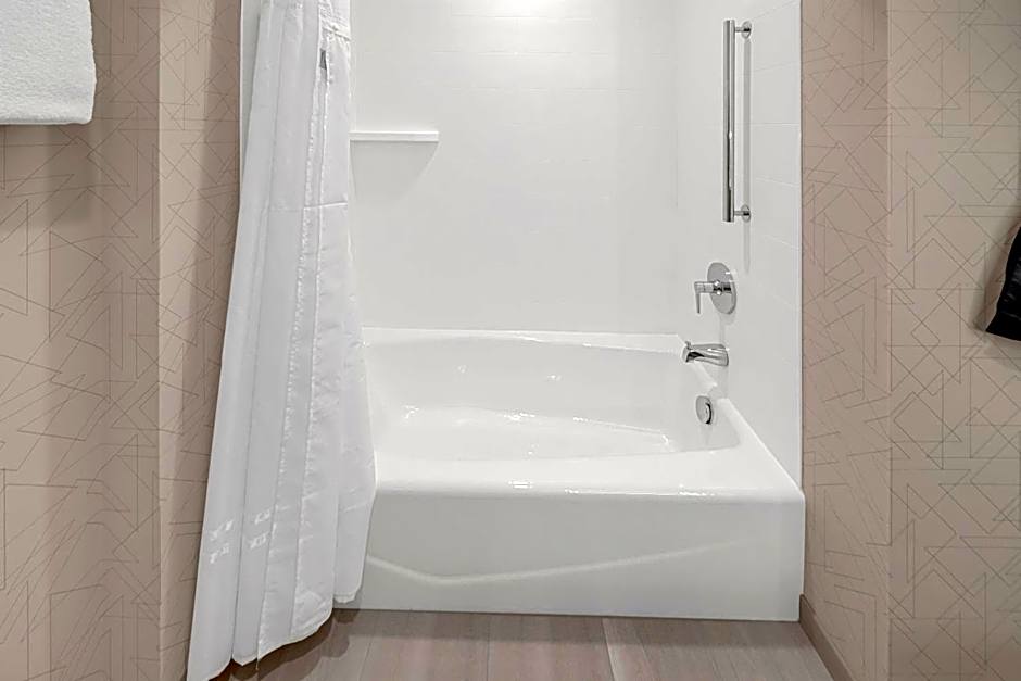 Holiday Inn Express & Suites Fort Walton Beach - Eglin Area By IHG