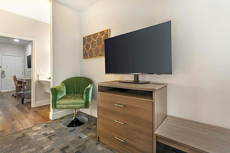 University Park Inn & Suites, an Ascend Collection Hotel