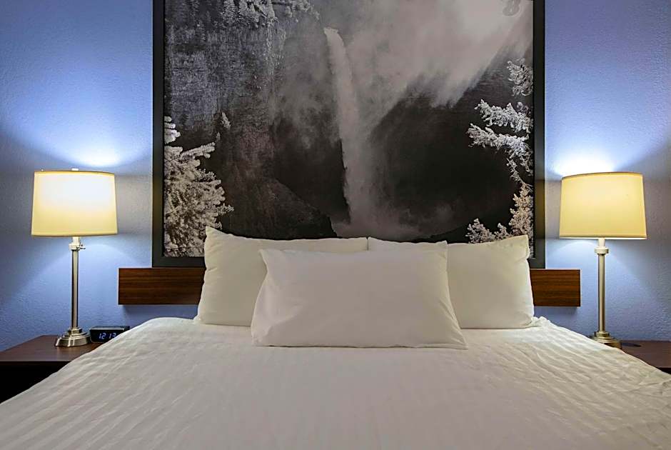 Super 8 by Wyndham Kamloops BC