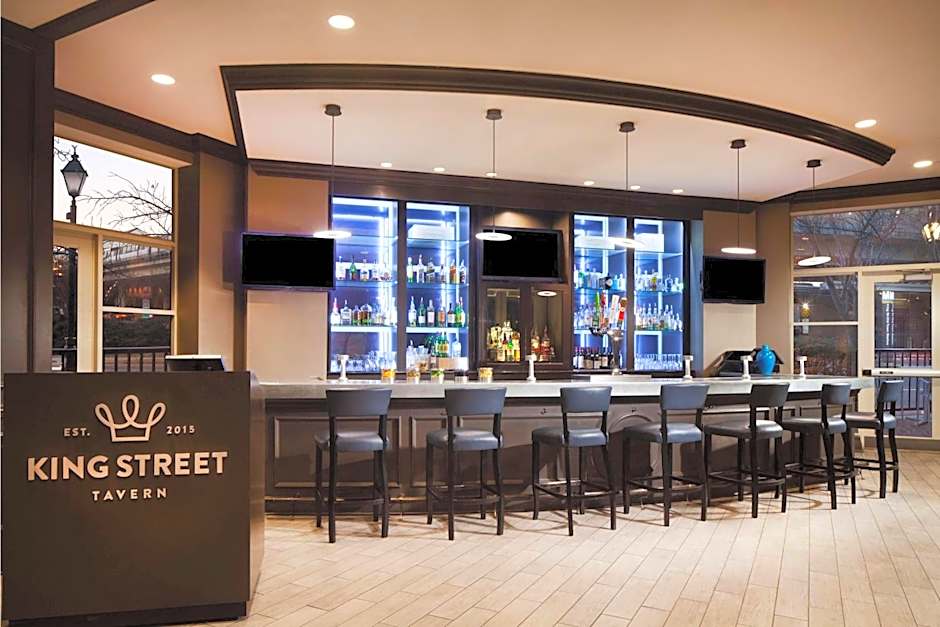 Hilton Alexandria Old Town