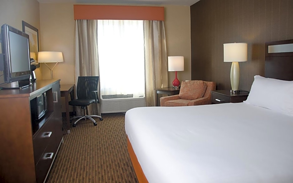 Holiday Inn Express Hotel & Suites Watertown - Thousand Islands