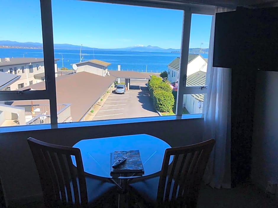 Absolute Lake View Motel