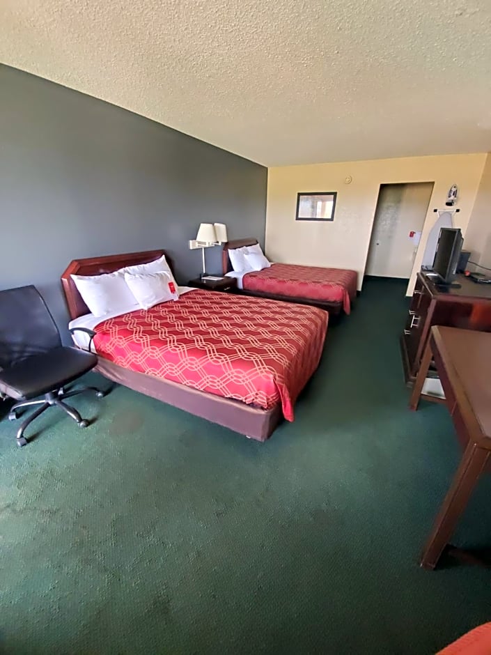 Foto 1 daripada 4 — Double Room with Two Double Beds - Smoking